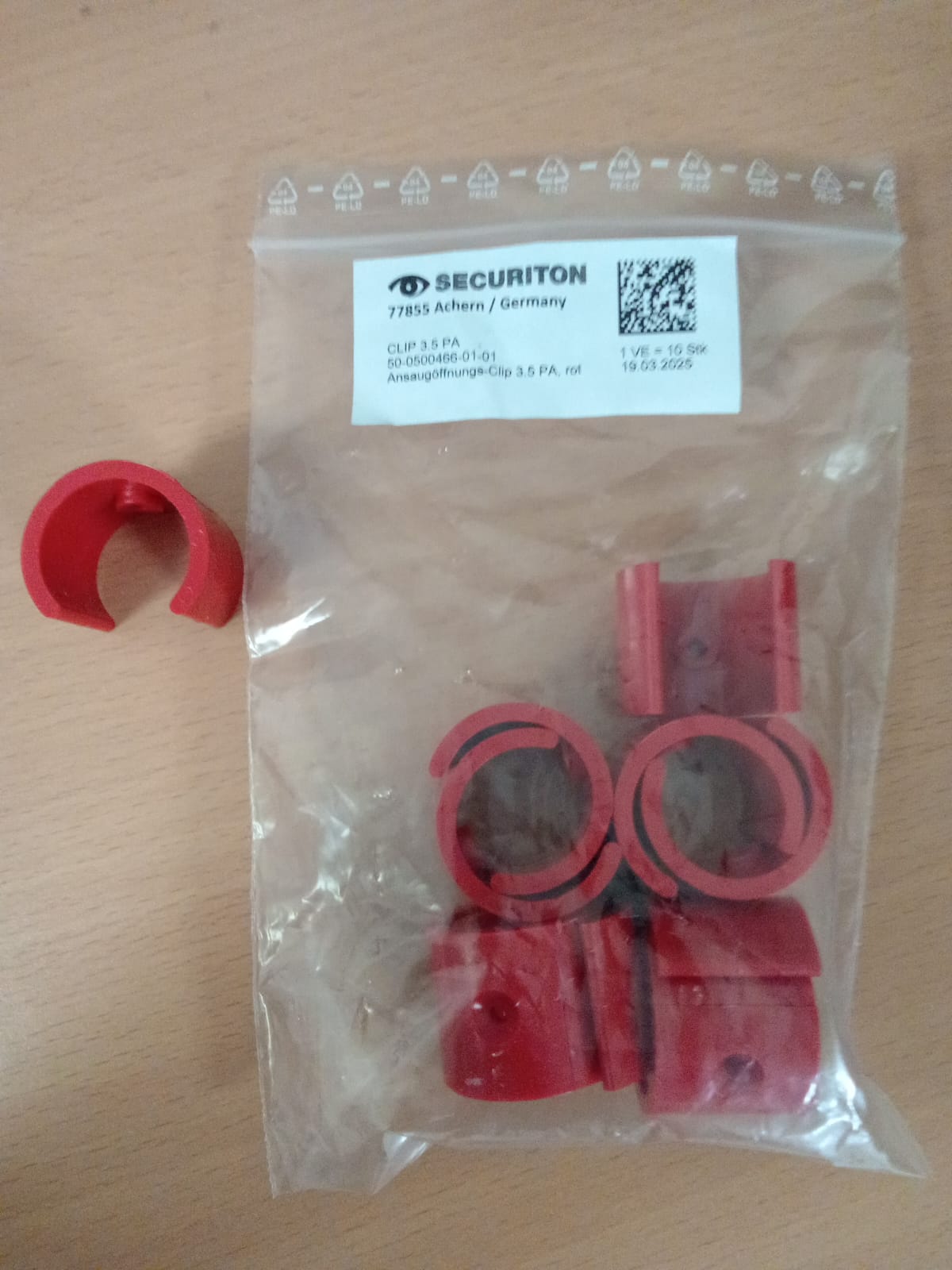 Sampling hole clip red, hole Ø 6.5 mm, PA (10 pcs.)