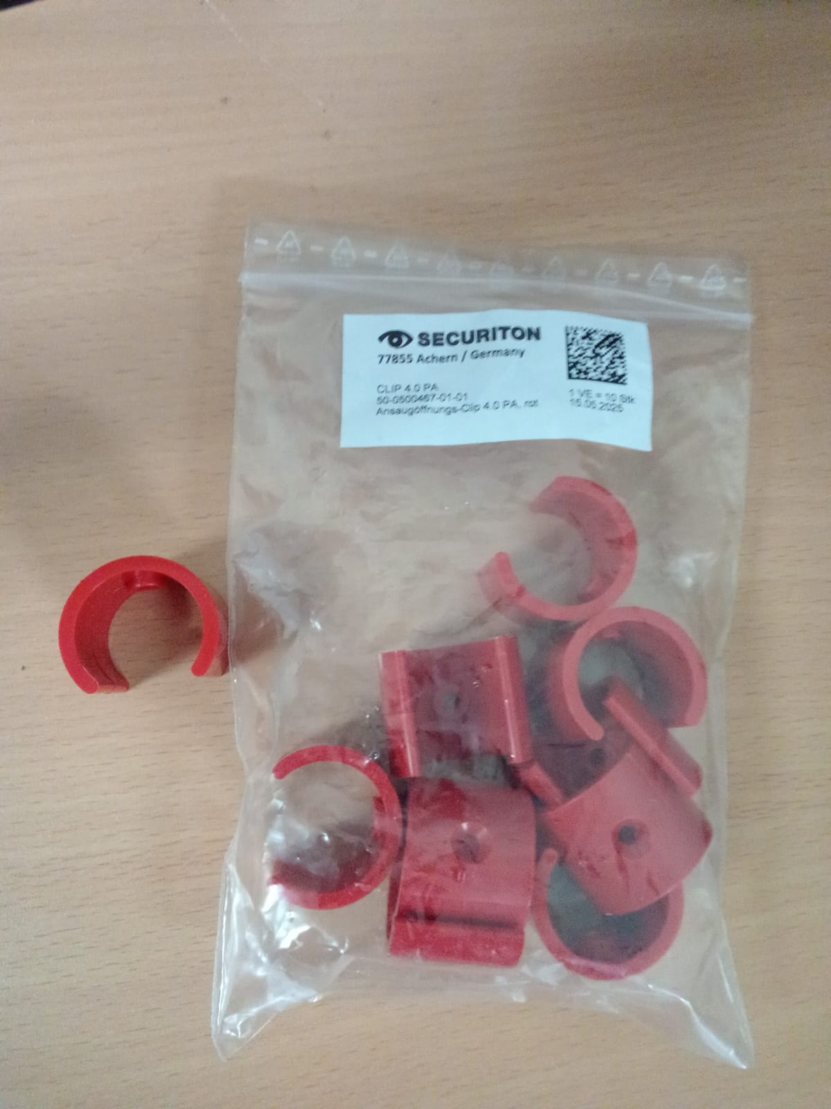 Sampling hole clip red, hole Ø 4.0 mm, PA (10 pcs.)