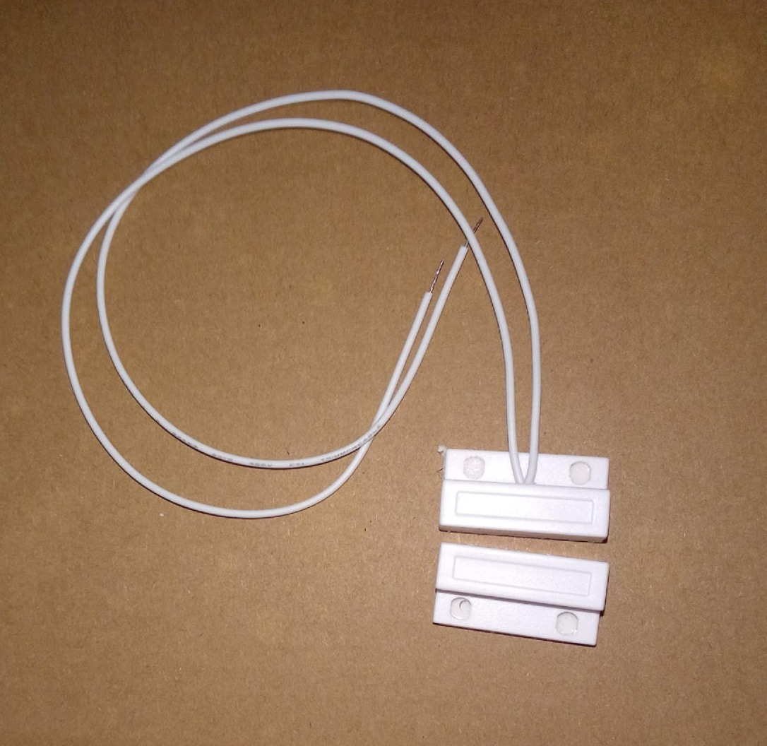 CONTACTO MAGNETICO SUPERFICIAL C/CABLE HACIA ARRIBA