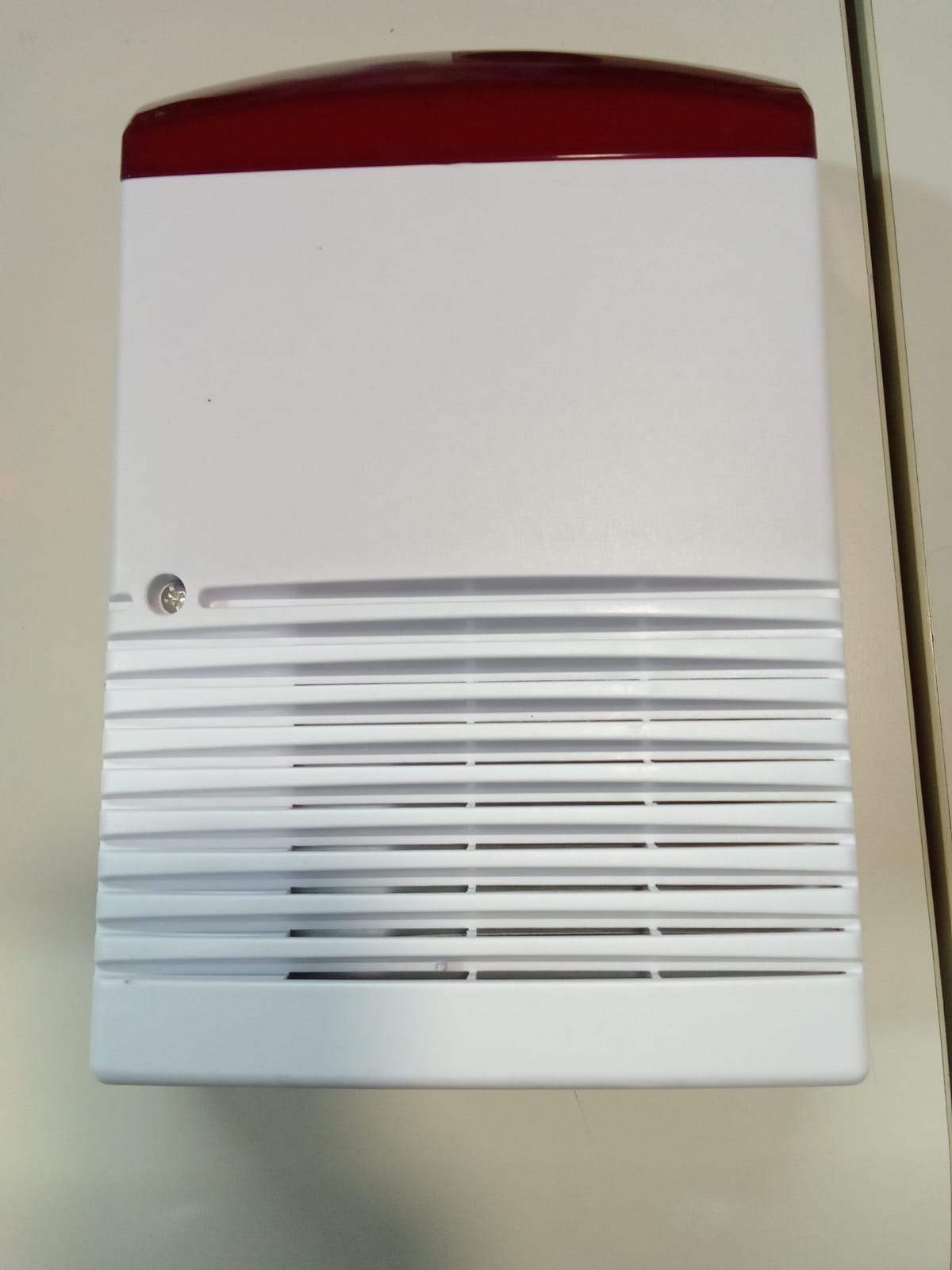 SIRENA C/LUZ ARMADA FUENTE DE PODER/ USA BATERIA RESPALDO